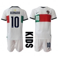 Billiga Portugal Bernardo Silva #10 Barnkläder Borta fotbollskläder till baby VM 2022 Kortärmad (+ Korta byxor)